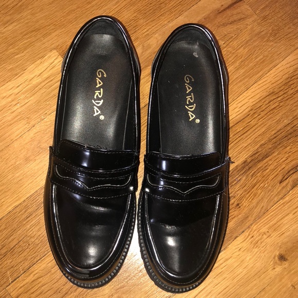 Shoes 👞 - Picture 1 of 3